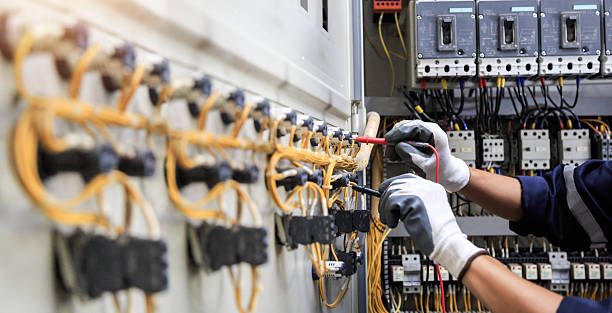 Professional Electrician technician working in Vista Santa Rosa, CA